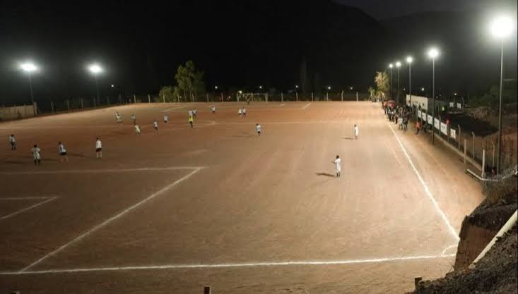 «La cancha más linda del mundo»: nueva iluminación LED para el Club Santa Rosa de Purmamarca